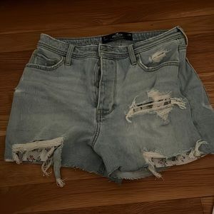 New unworn shorts from Hollister that are very cute!!